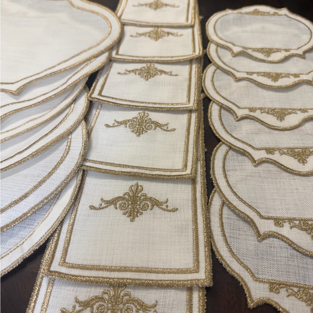 Handmade White and Gold Table Setting Set - Picture 3 of 6